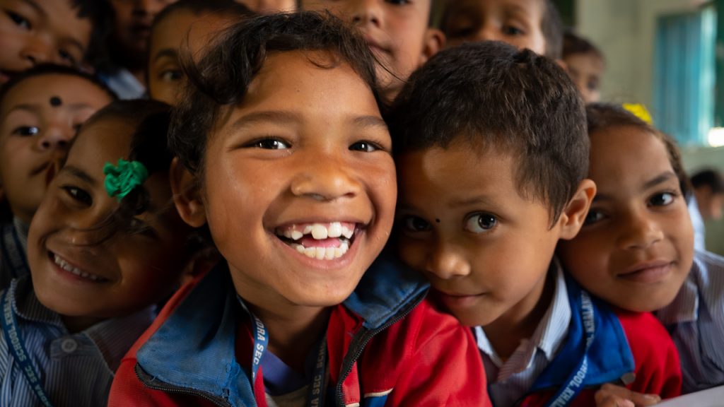 Nepalilaisen koulun lapsia Dadeldhurassa.